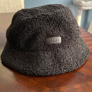 Ugg bucket hat